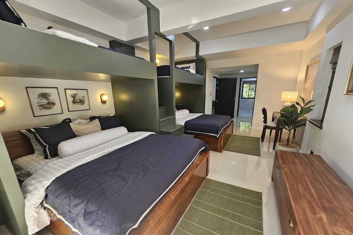 Four-Bedroom House | เครื่องนอนระดับพรีเมียม, โต๊ะทำงาน, พื้นที่ทำงานแบบใช้แล็ปท็อป