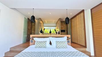 Hypo-allergenic bedding, in-room safe, iron/ironing board, free WiFi