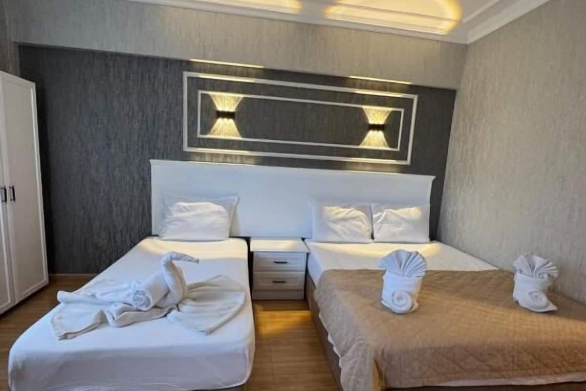 Habitación triple estándar, balcón | Wifi gratis