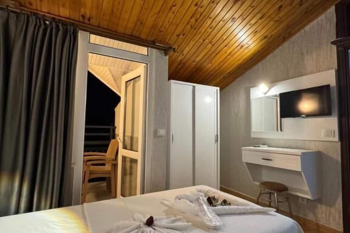 Habitación doble, balcón | Wifi gratis