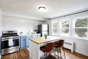Private kitchen - Entire Mini Boutique Hotel • Sleeps 10 (Lockport)
