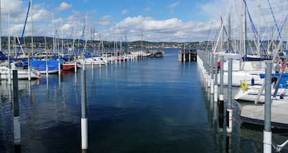 Appartement 'Am Hafen' avec vue sur le lac, terrasse privée et Wi-Fi