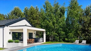 Hus | Pool