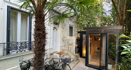 Family home just a stone's throw from Paris, with a garden and a hammam