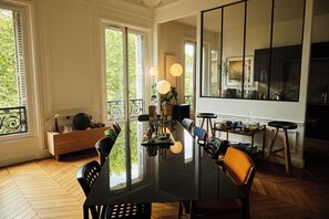Dining - Dazzling & Luxurious 2 Bedroom in the Palais Royal (Paris)