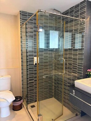 Bathroom - Starlight Hotel Pattaya  Le Vernissage (Bang Lamung)