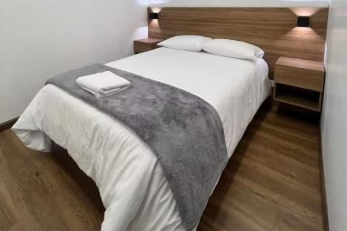 Hypo-allergenic bedding available, WiFi (free), bed sheets