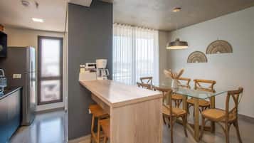 Apartment, City View | Dining