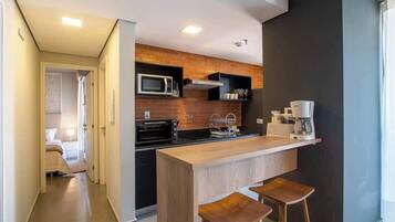 Apartment, City View | Private kitchen