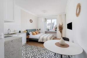Iron/ironing board, travel cot, WiFi, bed sheets - Charming Main Square Luxury Suite (Kraków)