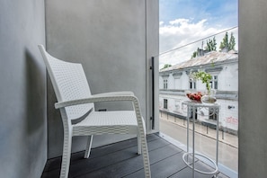 Property grounds - Designer Suite • Elevator, Balcony & A/C • Main Sq (Kraków)