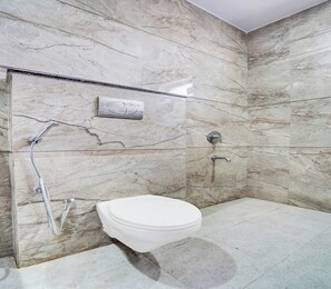 Baño | Regadera, amenidades de baño gratuitas, toallas, jabón 