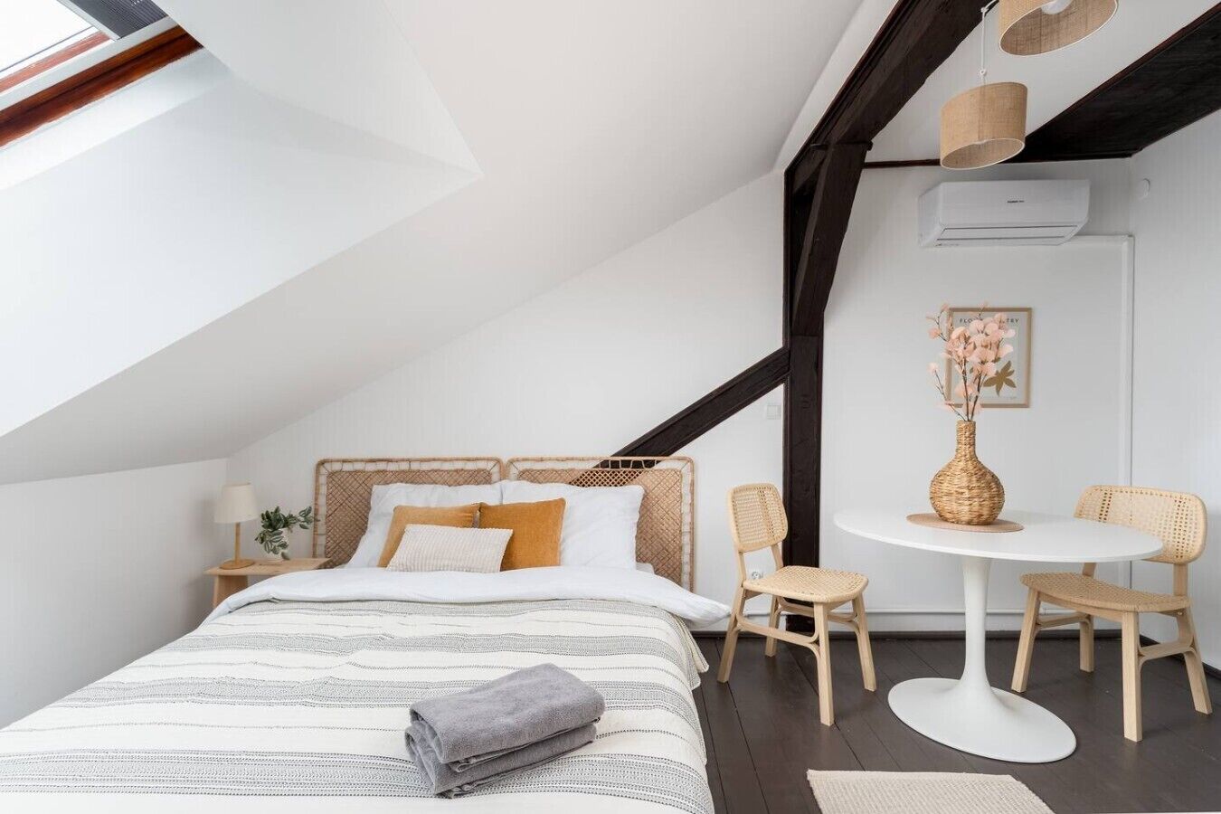 Iron/ironing board, travel crib, WiFi, bed sheets