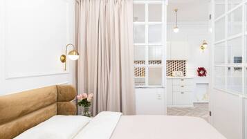Iron/ironing board, travel cot, WiFi, bed sheets