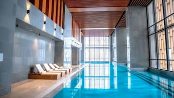 2 outdoor pools