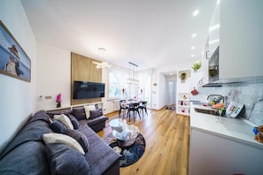 Departamento Premium, balcón, vista a la ciudad | Área de sala de estar
