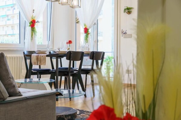 Premium Apartment, Balcony, City View | Dining - Komsi Group Apartments Genova (Genova)