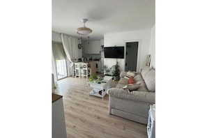 Living area - Bright apartment with ocean views and a pool (Almuñécar)