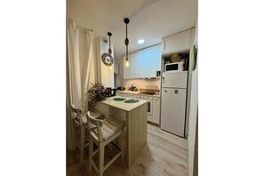 Private kitchen - Bright apartment with ocean views and a pool (Almuñécar)