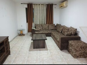 Living area -     Bright & Comfortable 2-Bedroom Apartment – Jabal Amman (Amman)