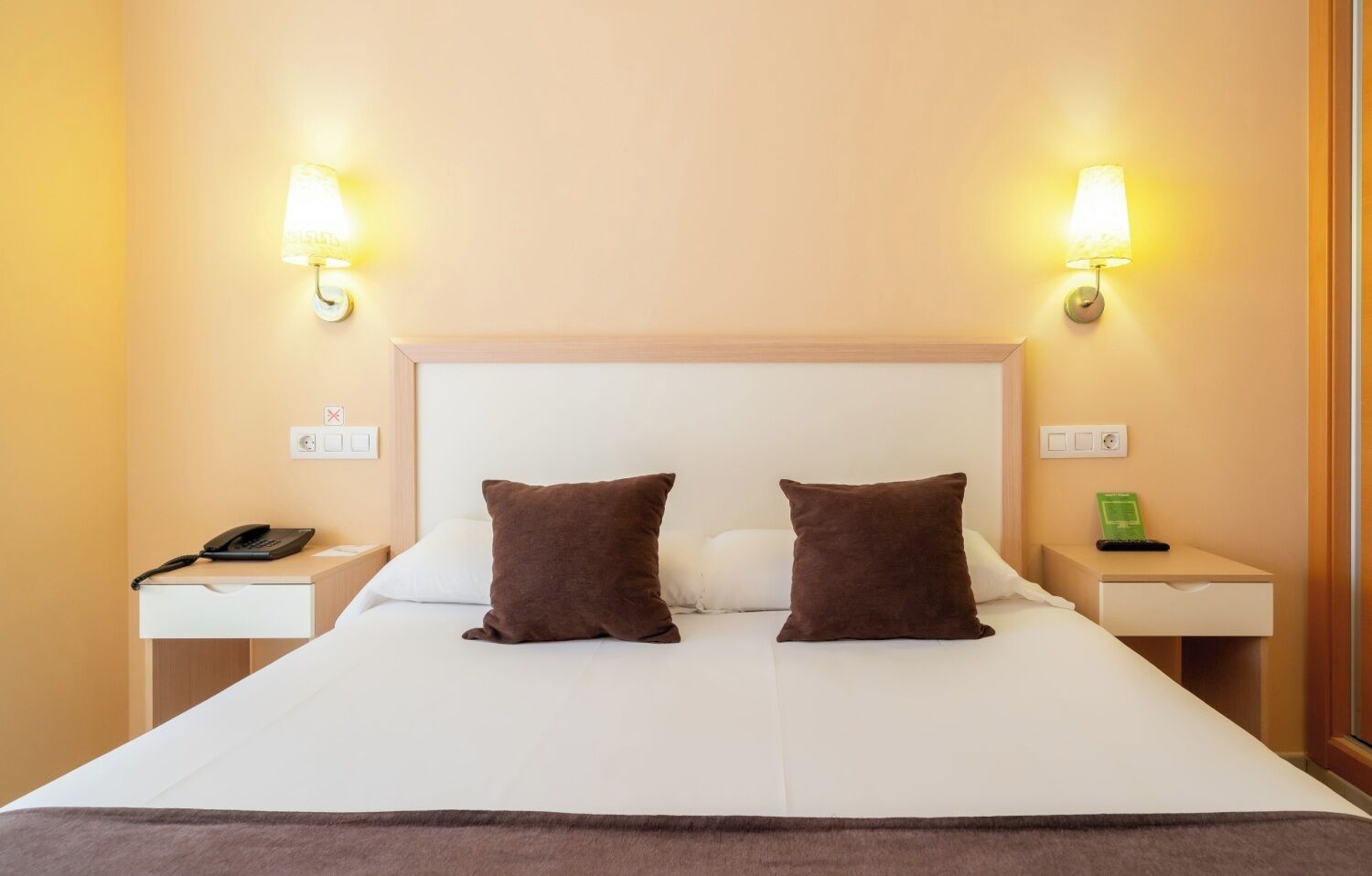Standard Double Room, Courtyard View | In-room safe, soundproofing, free WiFi, wheelchair access