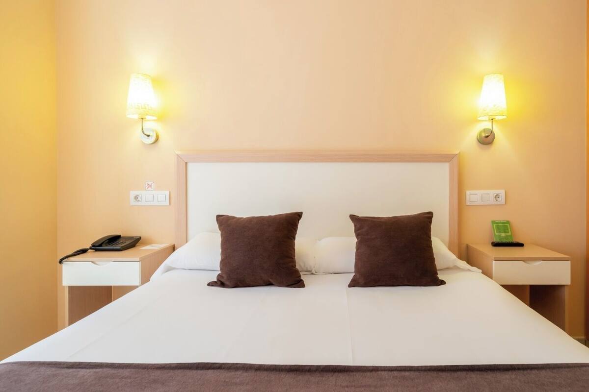 Standard Double Room, Courtyard View | In-room safe, soundproofing, free WiFi, wheelchair access