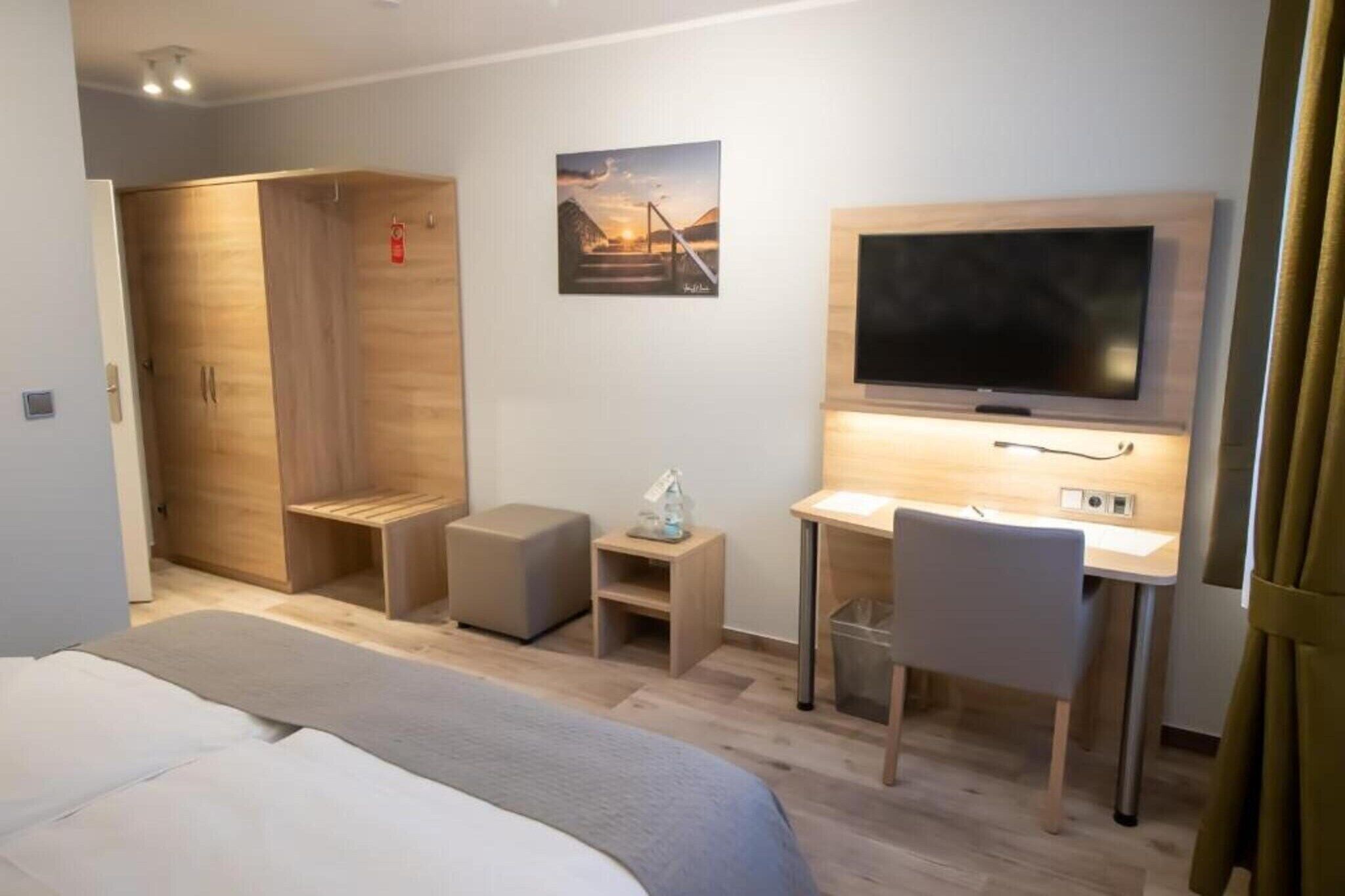 Desk, travel crib, free WiFi, bed sheets
