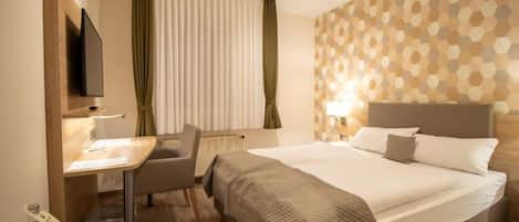1 bedroom, desk, travel crib, WiFi (free)