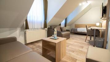 Desk, travel crib, free WiFi, bed sheets