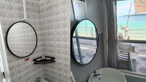 Family Room, Balcony, Ocean View | Bathroom