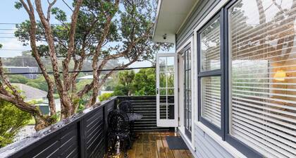 Light filled private guesthouse in Ngaio