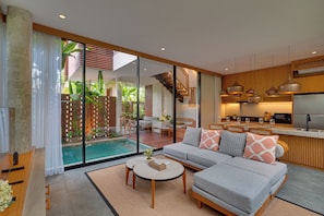 43-inch Smart TV with digital channels, Netflix, streaming services - Villa Damara - Ubud (Ubud)