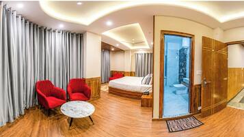 Hypo-allergenic bedding, desk, soundproofing, free WiFi