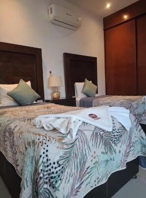 2 bedrooms, iron/ironing board, WiFi, bed sheets - B1 Luxurious Condo Just a Few Meters from the Beach, Ground Floor (Rincón de Guayabitos)
