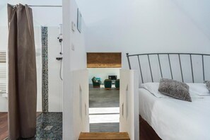 Blackout curtains, soundproofing, iron/ironing board, free WiFi - les colombes de la baie (Aucey-la-Plaine)