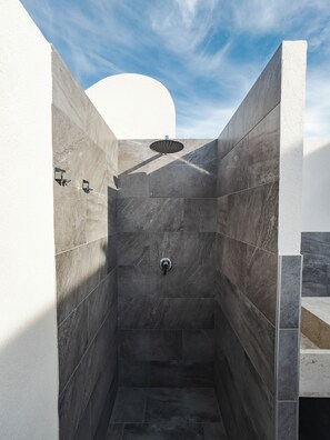 Dusche, Haartrockner, Bidet, Handtücher