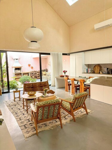 Luxury Villa in the Heart of Historic Oeiras - Close to Train and Beach