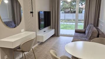 Deluxe Apartment | Living area