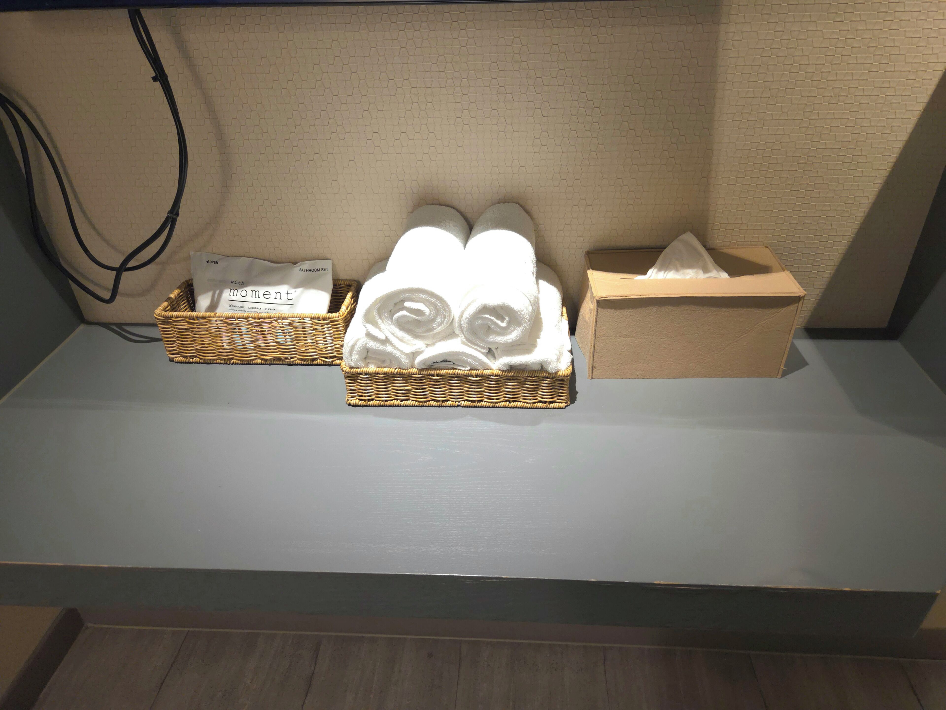 Bureau, espace de travail pour ordinateur portable, Wi-Fi gratuit
