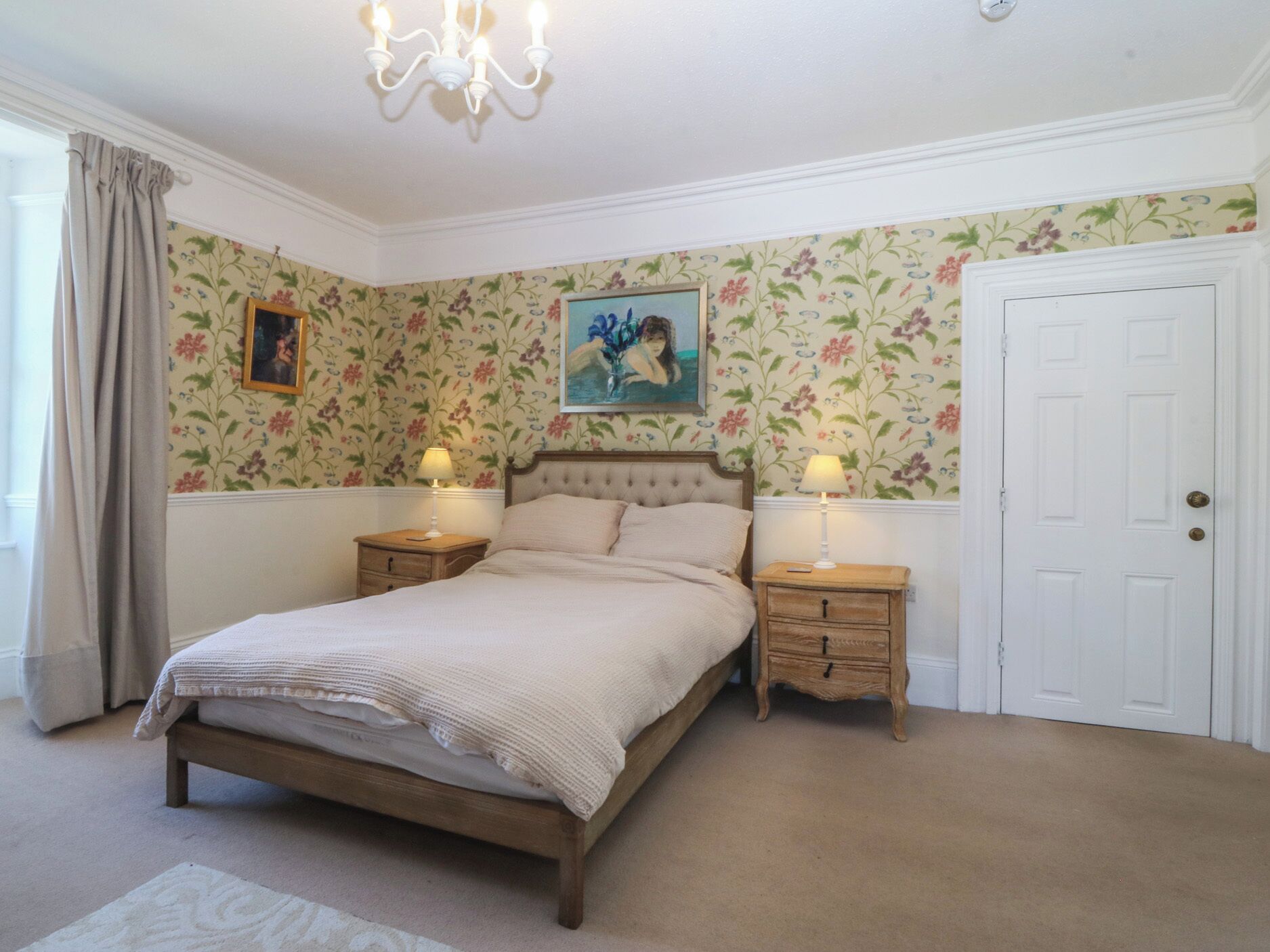6 bedrooms, WiFi (free), individually decorated, individually furnished
