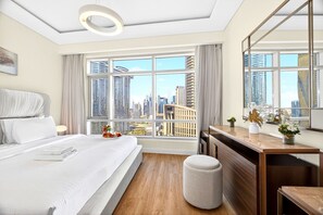Desk, iron/ironing board, WiFi, bed sheets - Stunning 2 BDs in the heart of Downtown, 360 views (Dubai)