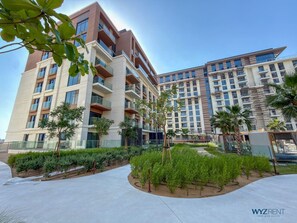 Exterior - Sunset Burj Views| Premium 1BR in City Walk Hub (Dubai)