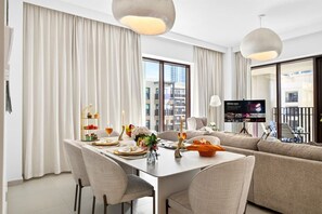 Dining - Beachside 3BR with Pool Views & Lagoon Access (Dubai)