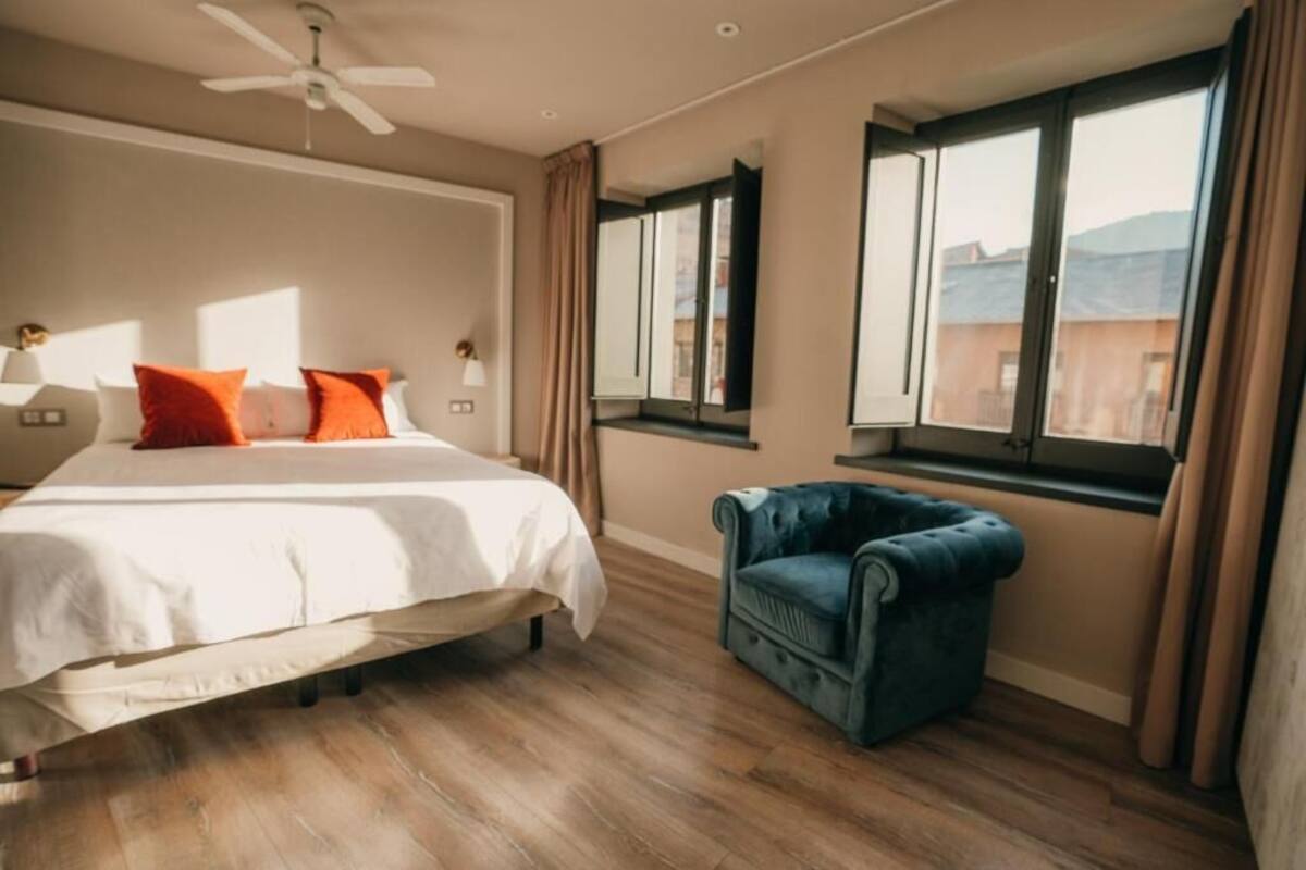 Standard Double Room | Soundproofing, iron/ironing board, WiFi (free)