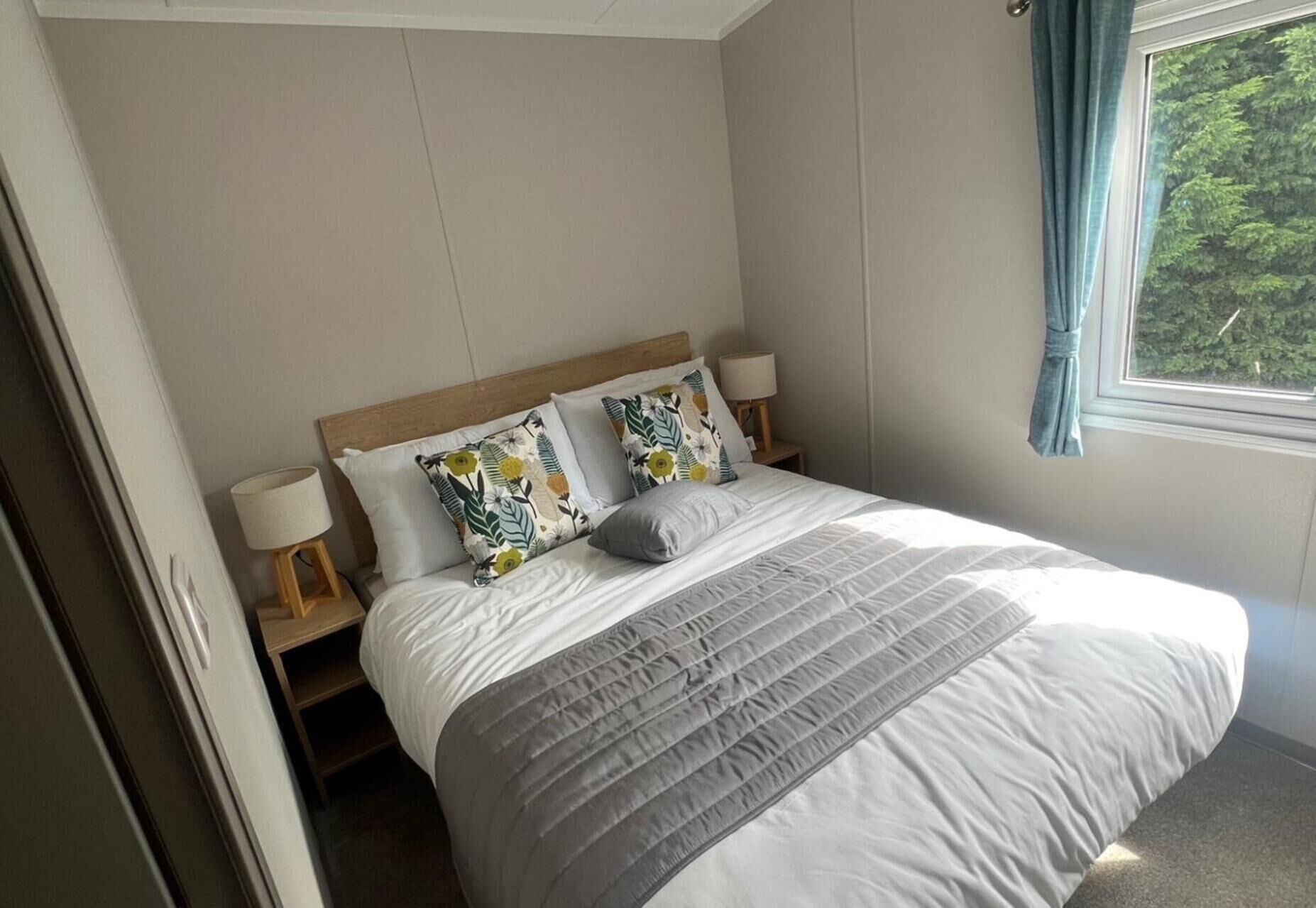 3 bedrooms, iron/ironing board, bed sheets