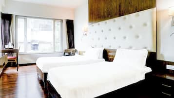 Escritorio, wifi gratis y ropa de cama