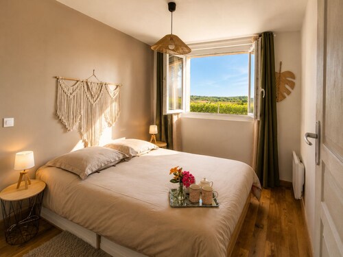 Charming vacation rental for 2 people in the heart of the vineyards. Pets allowed.