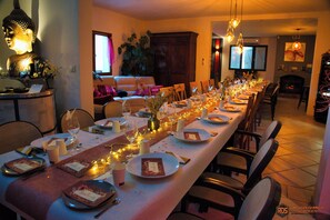 Dining - Maelle Family Room (3 double beds) (Garchizy)