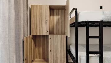 Basic Shared Dormitory, Mixed Dorm, Non Smoking