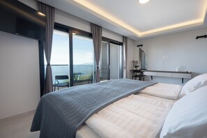 3 soverom, safe på rommet, strykejern/-brett og reiseseng for barn